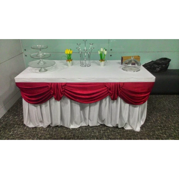 A Variety Of Model Party Table Cover